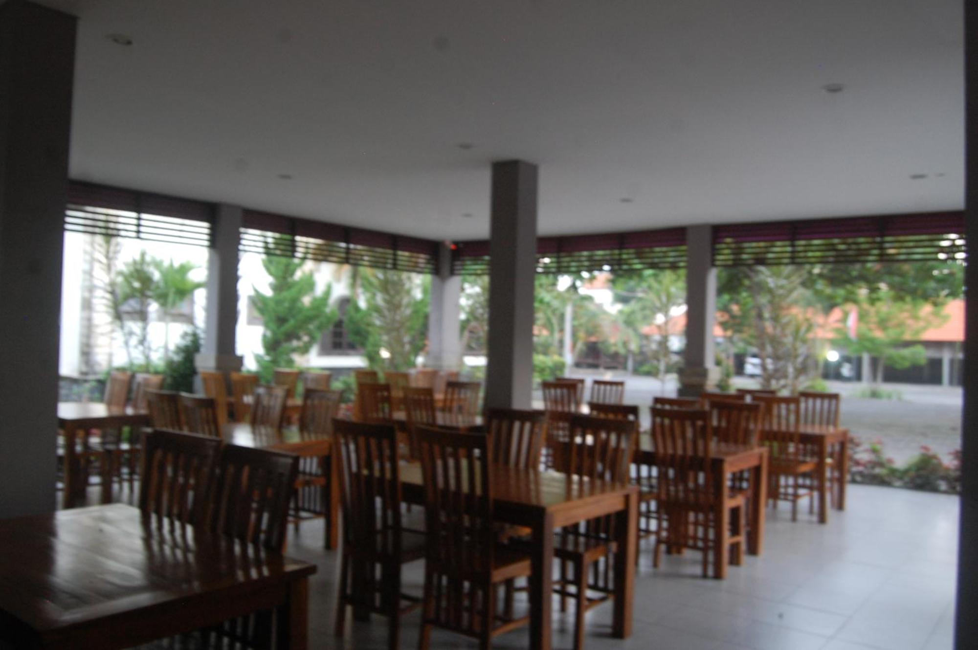 Hotel Dhyana Pura Kapal Exterior foto